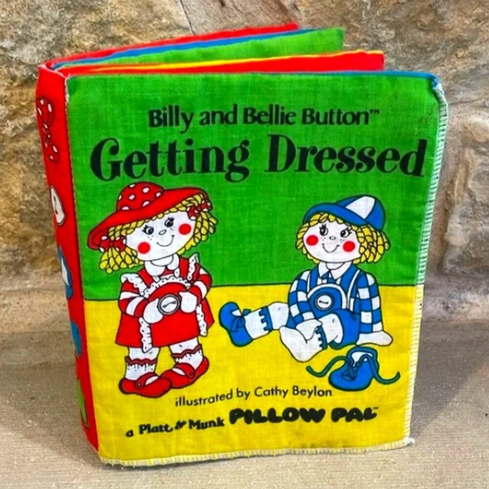 1985 Platt & Munk Pillow Pal Billy and Bellie Button Getting Dressed Cloth Book